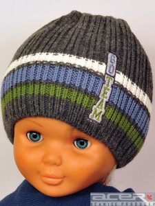 knitting beanie in stripes