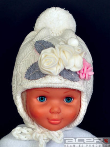 Winter beanie with flowers