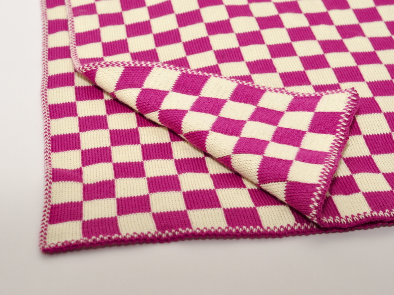 Blanket with 2 colour jacquard