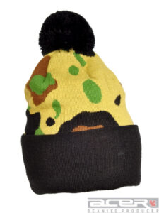 Military kamuflage beanie with pom